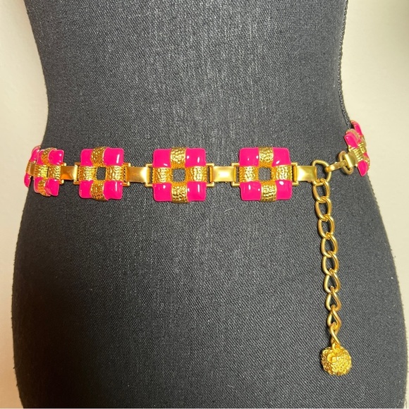 ESCADA Women’s Vintage Fuchsia Gold Tone Gift Box Chain Link Belt Made in Spain main image 4